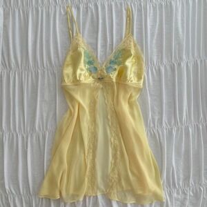 PLUS SIZE XL SECRET TREASURES Butter Yellow Spring Fairy Floral Embroidered Cami